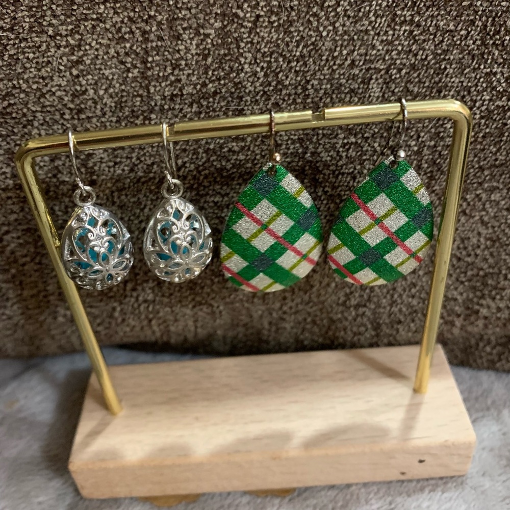 Set of two Easter egg/pear shaped Elegant Silver and Filigree Dangle Earrings.